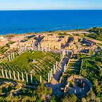 Pool View With Facilities Appartement