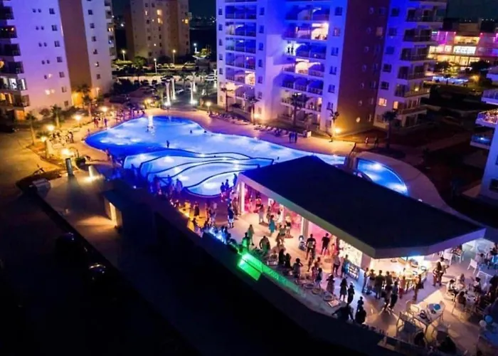 Apartment Pool View With Facilities Larnaka