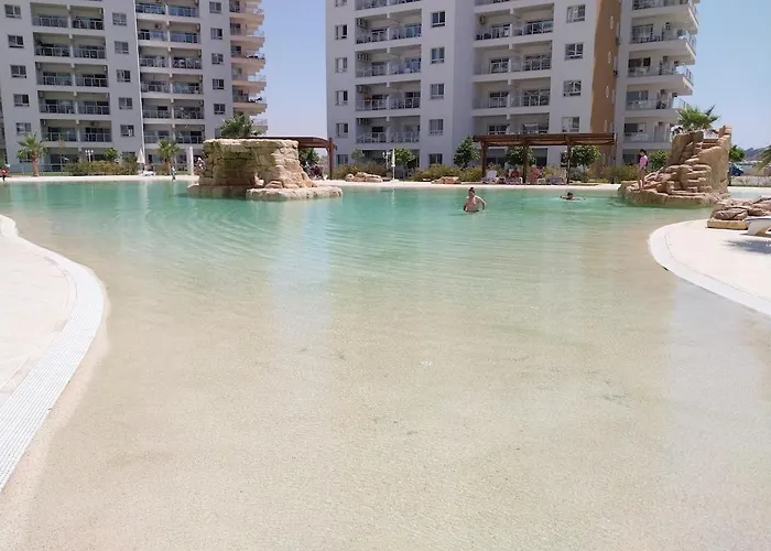 Pool View With Facilities Appartamento