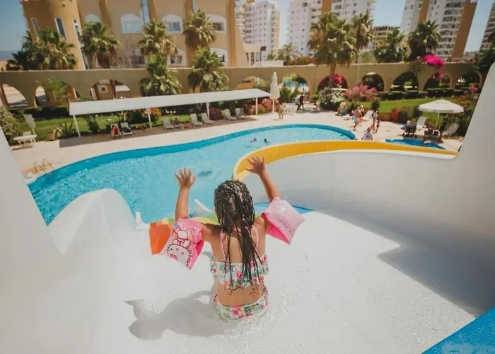 Pool View With Facilities Appartamento