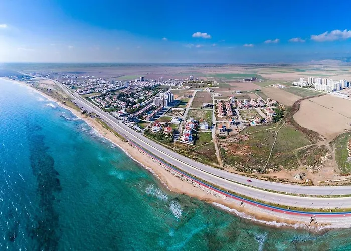 Pool View With Facilities Larnaka
